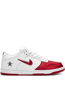 Nike x Supreme baskets SB Dunk - Rouge