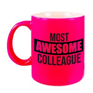 1x stuks collega cadeau mok / beker neon roze most awesome colleague