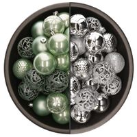 74x stuks kunststof kerstballen mix van zilver en mintgroen 6 cm