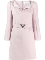 Valentino Garavani robe ceinturée à détails de plaque logo - Violet