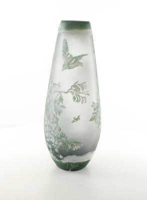 A CAMEO GLASS VASE 'WREN'