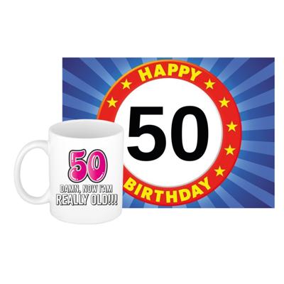 Verjaardag cadeau koffiemok 50 jaar - vrouw - echt oud - met A5 formaat wenskaart