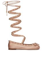 Valentino Garavani ballerines en satin à ornements Rockstud - Rose