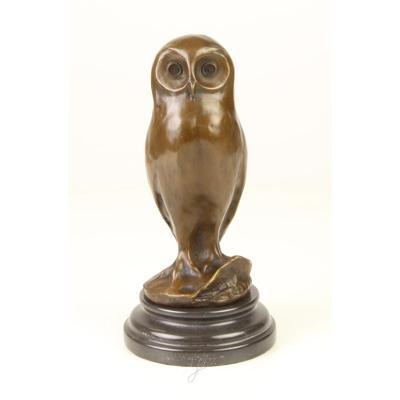 A BRONZE SCULPTURE OF A YOUNG OWL