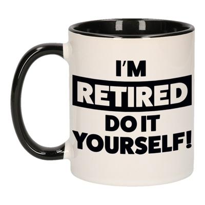 Pensioen kado mok / beker zwart - Im retired do it yourself - 300 ml - VUT