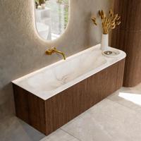 Badmeubel Mondiaz Kurve-Dlux | 135 cm | Meubelkleur Walnut | Wastafelkleur Frappe | Solid surface | Links spoelbak | Zonder kraangat(en) Badmeubel Mondiaz Kurve-Dlux | 135 cm | Meubelkleur Walnut | Wastafelkleur Frappe | Solid surface | Links spoelbak | Zonder kraangat(en)