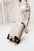 Guess Wilder Travel Koffer Dames Beige/Wit - Maat One Size - Kleur: BeigeWit | Soccerfanshop Guess Wilder Travel Koffer Dames Beige/Wit - Maat One Size - Kleur: BeigeWit | Soccerfanshop