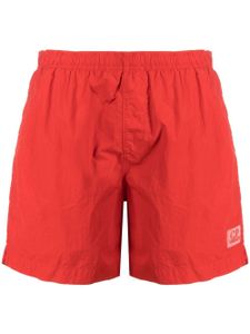 C.P. Company short de bain à patch logo - Rouge