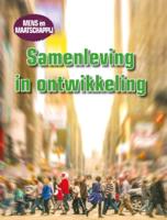 Samenleving in ontwikkeling (Hardback)