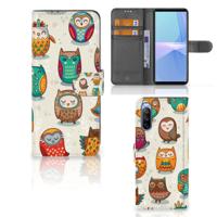 Sony Xperia 10 III | Telefoonhoesje | Met pasjeshouder | Vrolijke Uilen Sony Xperia 10 III | Telefoonhoesje | Met pasjeshouder | Vrolijke Uilen