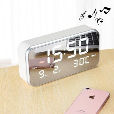 Multifunctionele breedbeeld LED digitale muziek alarmklok met tijd / Week / temperatuur / kalender weergave & afstandsbediening DC 5V