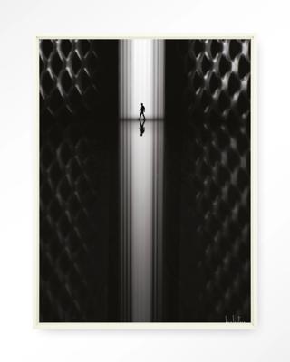 Urban Cotton Wandkleed 'Passing' 80 x 110cm in Floating Frame - off white