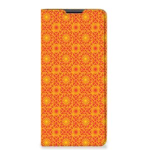 Motorola Edge 30 Pro Hoesje met Magneet Batik Oranje