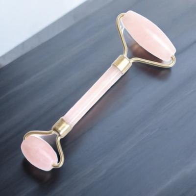 Massage Roller Rozenkwarts - Wellness - Spiritueelboek.nl Massage Roller Rozenkwarts - Wellness - Spiritueelboek.nl