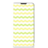 Motorola Moto G22 | Hoesje met Magneet | Waves Yellow