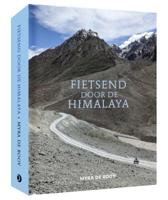 Fietsend door de Himalaya (Hardback)