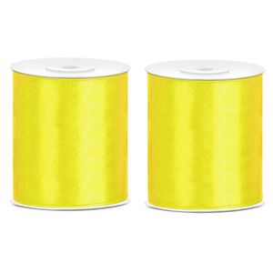 2x Satijnlint geel rol 10 cm x 25 meter cadeaulint verpakkingsmateriaal - Cadeaulinten