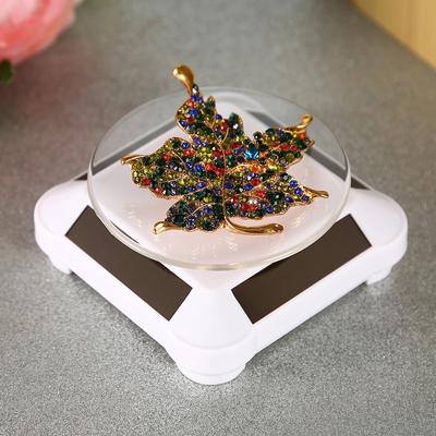 110 * 110 * 50mm Solar showcase automatische roterende stand 360 draaitafel voor ketting armband horloge display