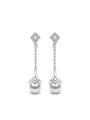 Yoko London boucles d'oreilles pendantes Trend en or blanc 18ct à perles pavées de diamants - Argent
