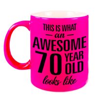 Awesome 70 year cadeau mok / beker neon roze 330 ml - thumbnail