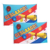 Vlag geslaagd thema met diploma - 2x - polyester - 150 x 90 cm - versiering
