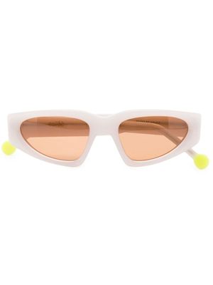 ESTILÉ lunettes de soleil Runner à monture papillon - Tons neutres