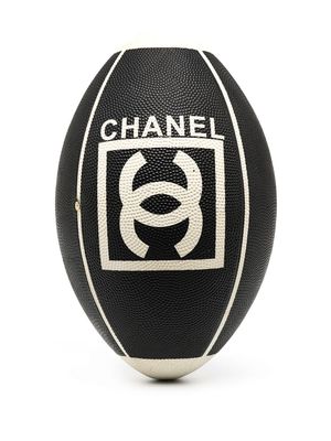 CHANEL Pre-Owned ballon de rugby à logo CC - Noir