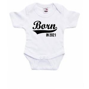 Born in 2021 cadeau baby rompertje wit babys