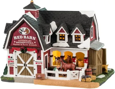 Lemax red barn veterinary hospital verlicht kersthuisje Harvest Crossing 2024