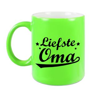 Liefste oma cadeau mok / beker neon groen met sterren 330 ml