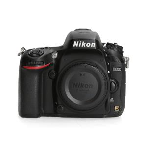 Nikon Nikon D600 - 15.102 kliks