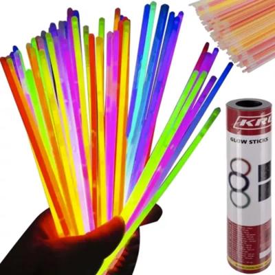 Kruzzel Glow sticks - 100x stuks - multi color - L20 cm - buigbaar - glow in the dark