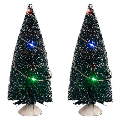 Kerstdorp mini kerstboompjes - 2x st - 15 cm - verlicht - 20 gekleurde LED lampjes