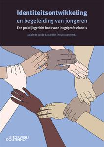 Identiteitsontwikkeling en begeleiding van jongeren (Paperback)