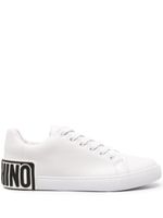 Moschino baskets en cuir à logo embossé - Blanc