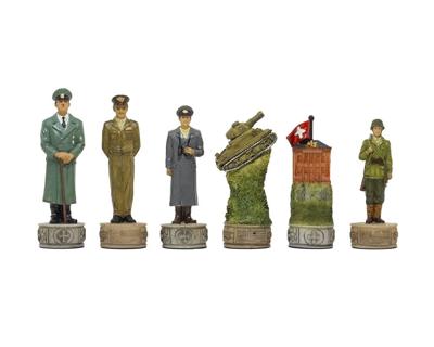 De handgeschilderde schaakstukken 'Hitler vs Roosevelt WO2' door Italfama.