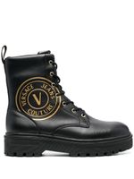 Versace Jeans Couture bottines en cuir à logo imprimé - Noir