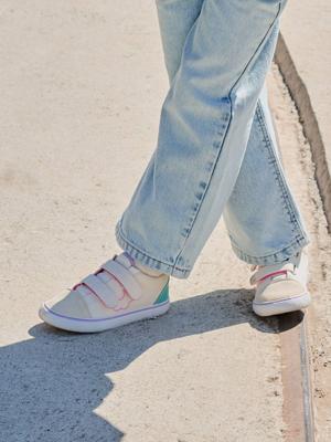 Baskets voor meisjes van synthetisch materiaal beige, bedrukt Baskets voor meisjes van synthetisch materiaal beige, bedrukt