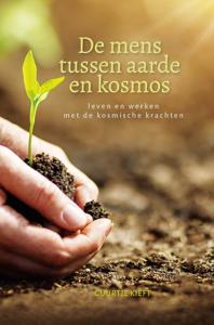 De mens tussen aarde en kosmos (Paperback)