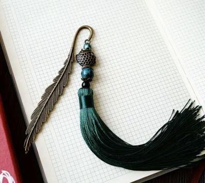 Zilverkleurige Veer Boekenlegger met Groene Sierlijke Kwast - Spiritueel & Spiritualiteit - Spiritueelboek.nl Zilverkleurige Veer Boekenlegger met Groene Sierlijke Kwast - Spiritueel & Spiritualiteit - Spiritueelboek.nl