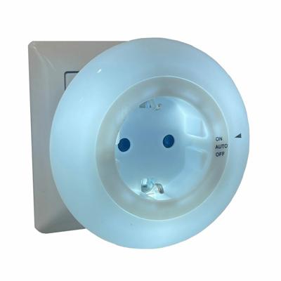 Bellatio Design LED Nachtlamp met lichtsensor - 230V - kinderkamer - extra stopcontact