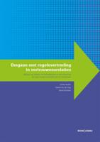 Omgaan met regelovertreding in vertrouwensrelaties (Paperback)
