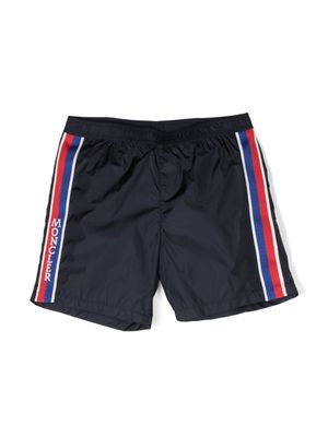 Moncler Enfant short de bain rayé à logo imprimé - Bleu