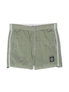 Stone Island Junior logo-patch swim shorts - Vert