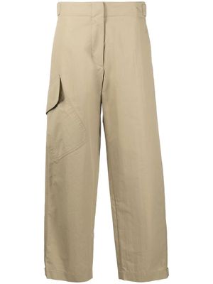 Studio Nicholson pantalon à coupe courte - Tons neutres