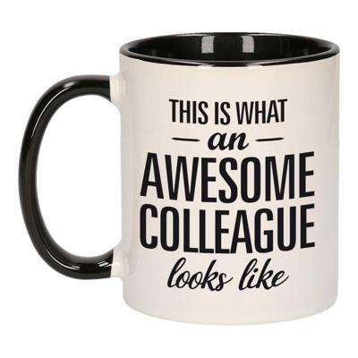 Geweldige collega - koffie mok / beker - zwart/wit - 300 ml - 9.5 cm x 8.2 cm - Cadeau - kantoor