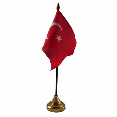 Vlag Turkije tafelvlaggetje - 10 x 15 cm - met gouden standaard - Hoogte 27 cm Vlag Turkije tafelvlaggetje - 10 x 15 cm - met gouden standaard - Hoogte 27 cm