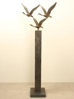 3 bronzen zwanen