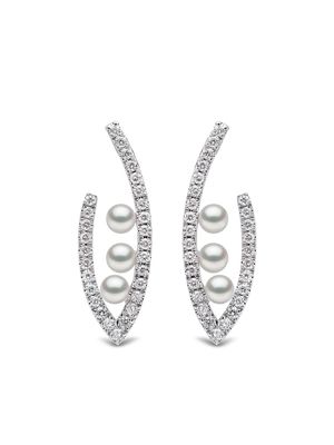 Yoko London boucles d'oreilles Sleek en or blanc 18ct ornées de diamants et de perles d'Akoya - Argent
