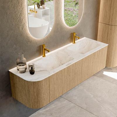 Mondiaz KURVE-DLUX 155 cm Onderkast Greeploos 2 Lades Met Deuren Oak, Wastafel Solid Surface Rechts Frappe 2 Kraangaten Zonder Spiegel (KRVLEA155L2L1D2KD-Oak/Fra)